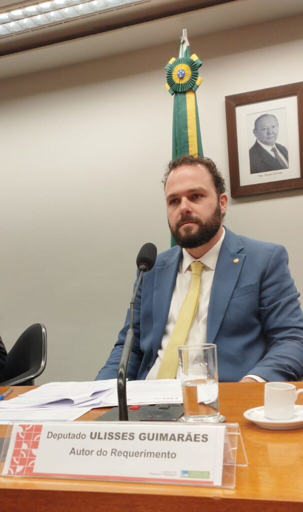 Ulisses Guimarães destacou que os cirurgiões-dentistas, estando em contato direto com a cavidade oral dos pacientes, estão expostos a diversas.