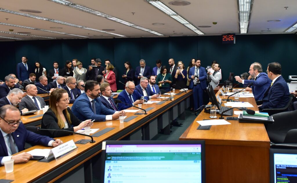 Durante a Comissão de Minas e Energia, com o Ministro da pasta, Alexandre Silveira de Oliveira, o Deputado Ulisses Guimarães, demonstrou sua preocupação em relação as atitudes das INB.  