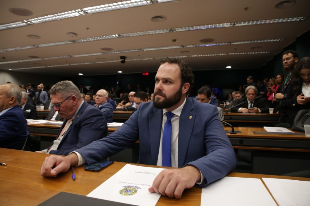 Durante a Comissão de Minas e Energia, o Deputado Ulisses Guimarães não poupou as críticas a INB. 